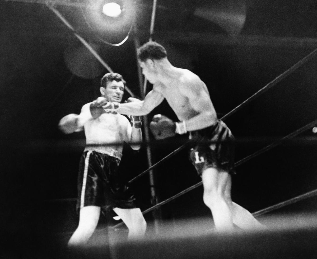 1937 Joe Louis knocks out Jim Braddock for world heavyweight crown