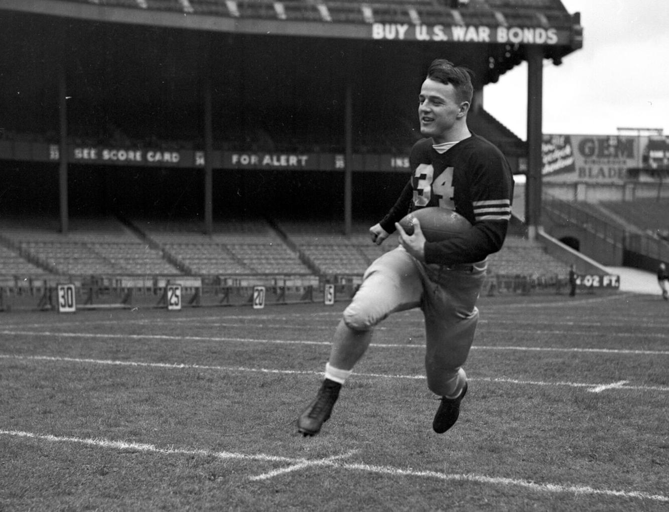 1946 Army halfback Glenn Davis named Heisman Trophy winner