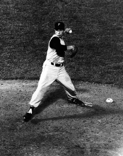 1959: Pirates' Harvey Haddix pitches 12 perfect innings in loss to Braves