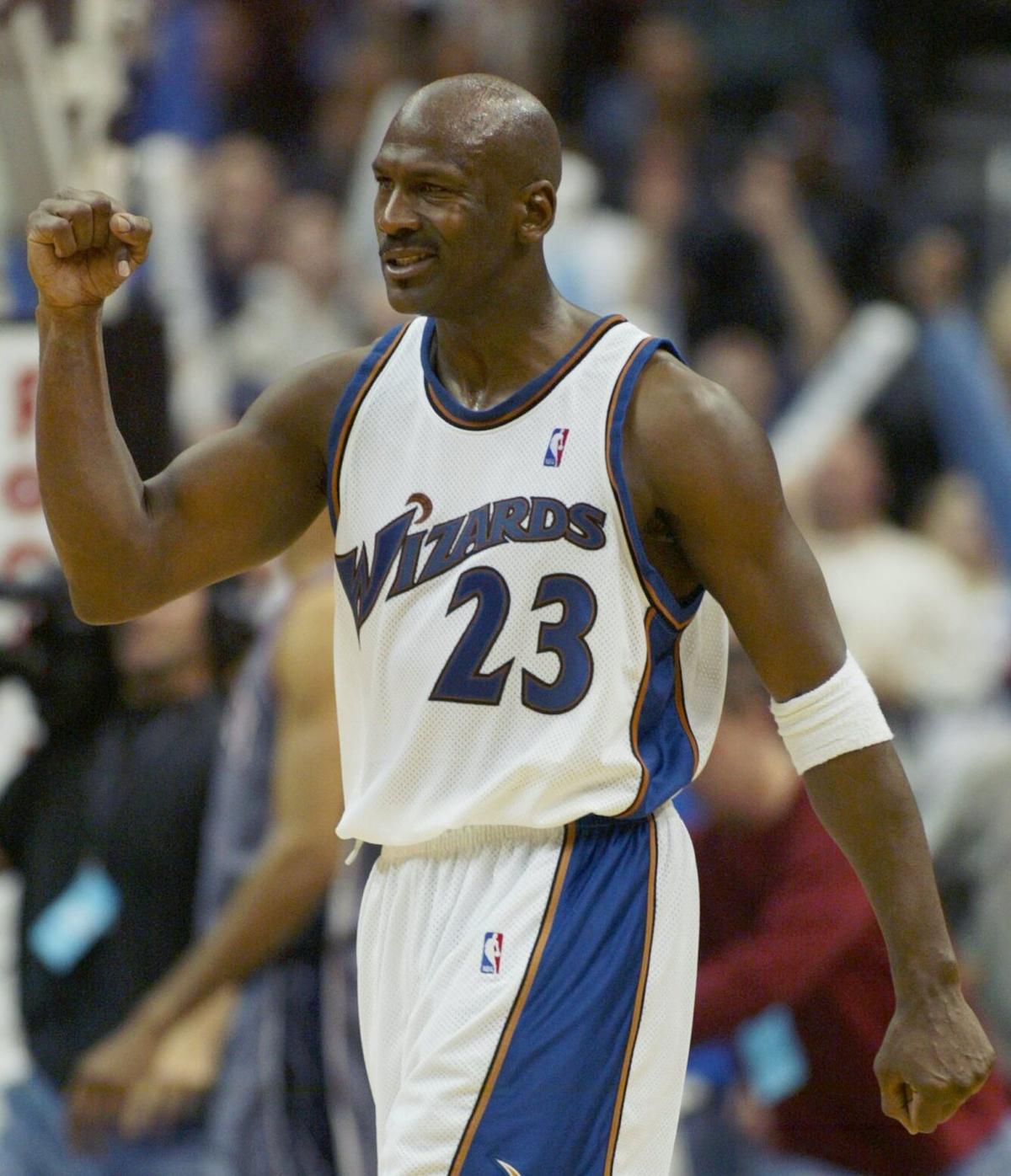 40-year old Michael Jordan scores 43 points (VIDEO)