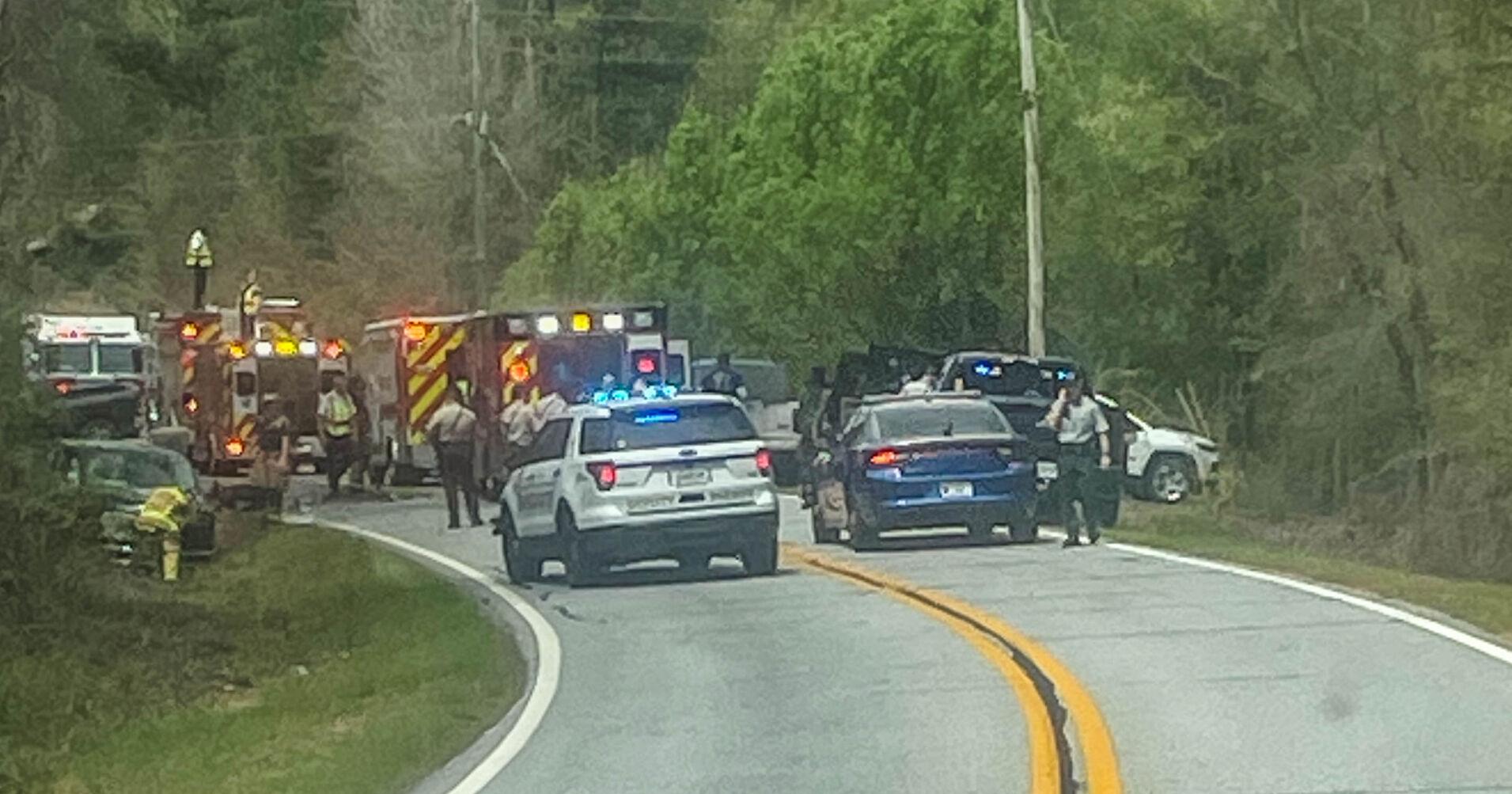 Head-on crashes close Smokey Road - Vimarsana News