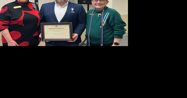 DAR presents Medal of Appreciation to Newnan Times-Herald editor - Vimarsana News