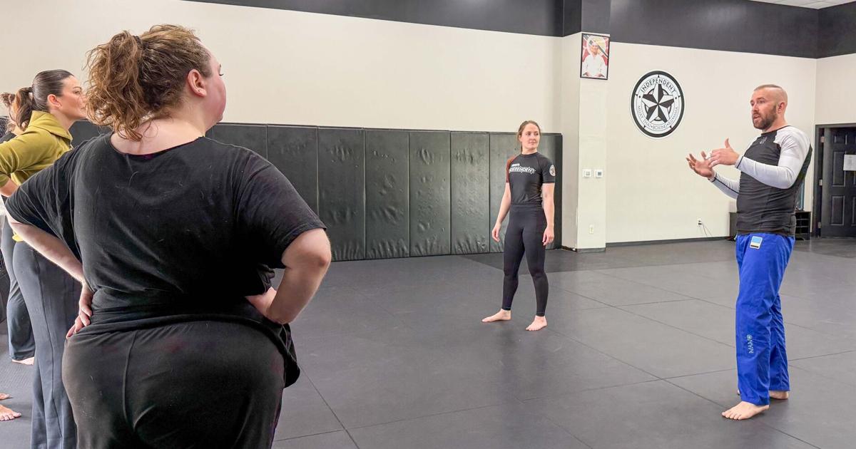 आत्मरक्षा प्रशिक्षण स्थानीय चिकित्सकों को सुरक्षा कौशल से सुसज्जित करता है