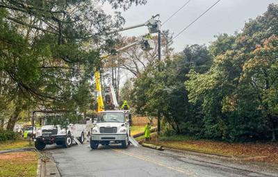 Power outages in Coweta continue to drop as crews restore service ...
