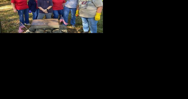 DAR cleans soldiers' headstones for Day of Service | Arts & Community - Vimarsana News