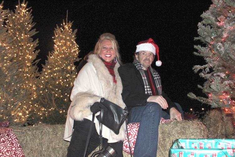 Country music stars gift their hometown with a genuine “Christmas in