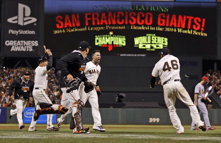 Giants' Brandon Crawford reacts to Joe Panik's retirement from MLB