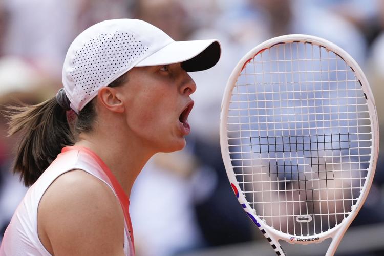 Iga Swiatek wins a third consecutive French Open women's title by