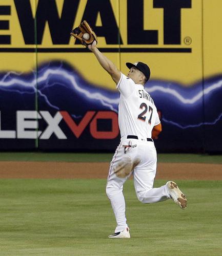 Jose Fernandez's pitching performance was so good that Barry Bonds kissed  him