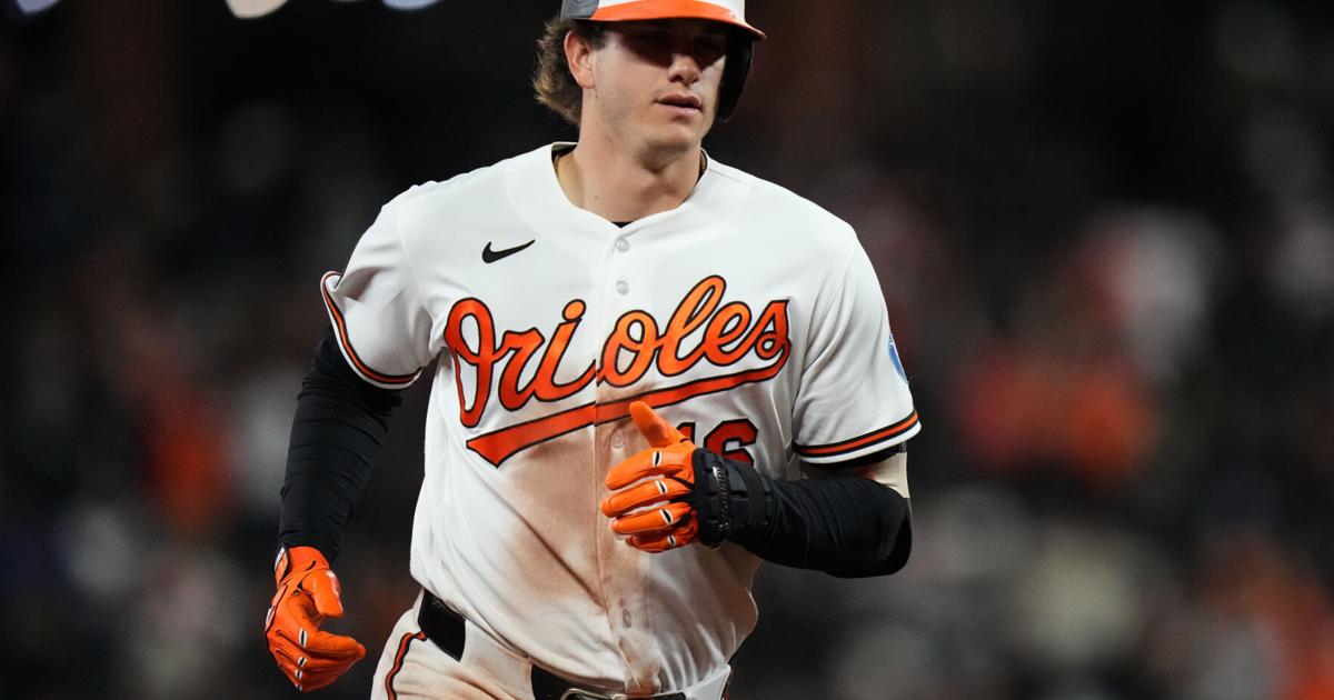 Weathers loses no-hitter in 7th before Mayo's 3-run homer carries ...