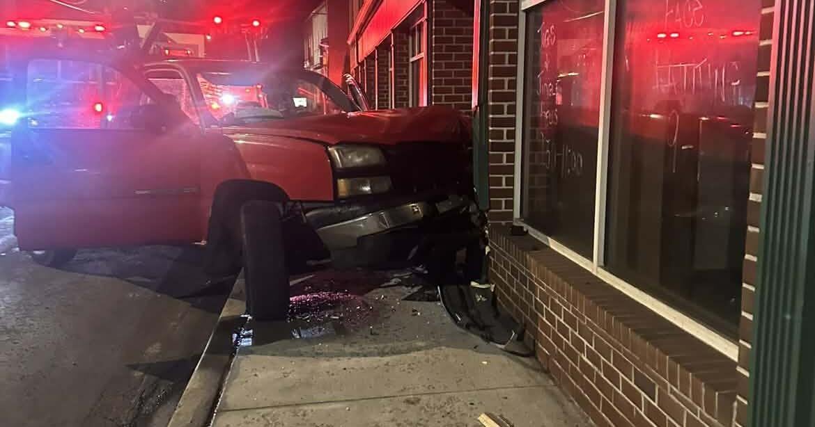 Driver flees after crashing truck into building, deputies say | Local ...