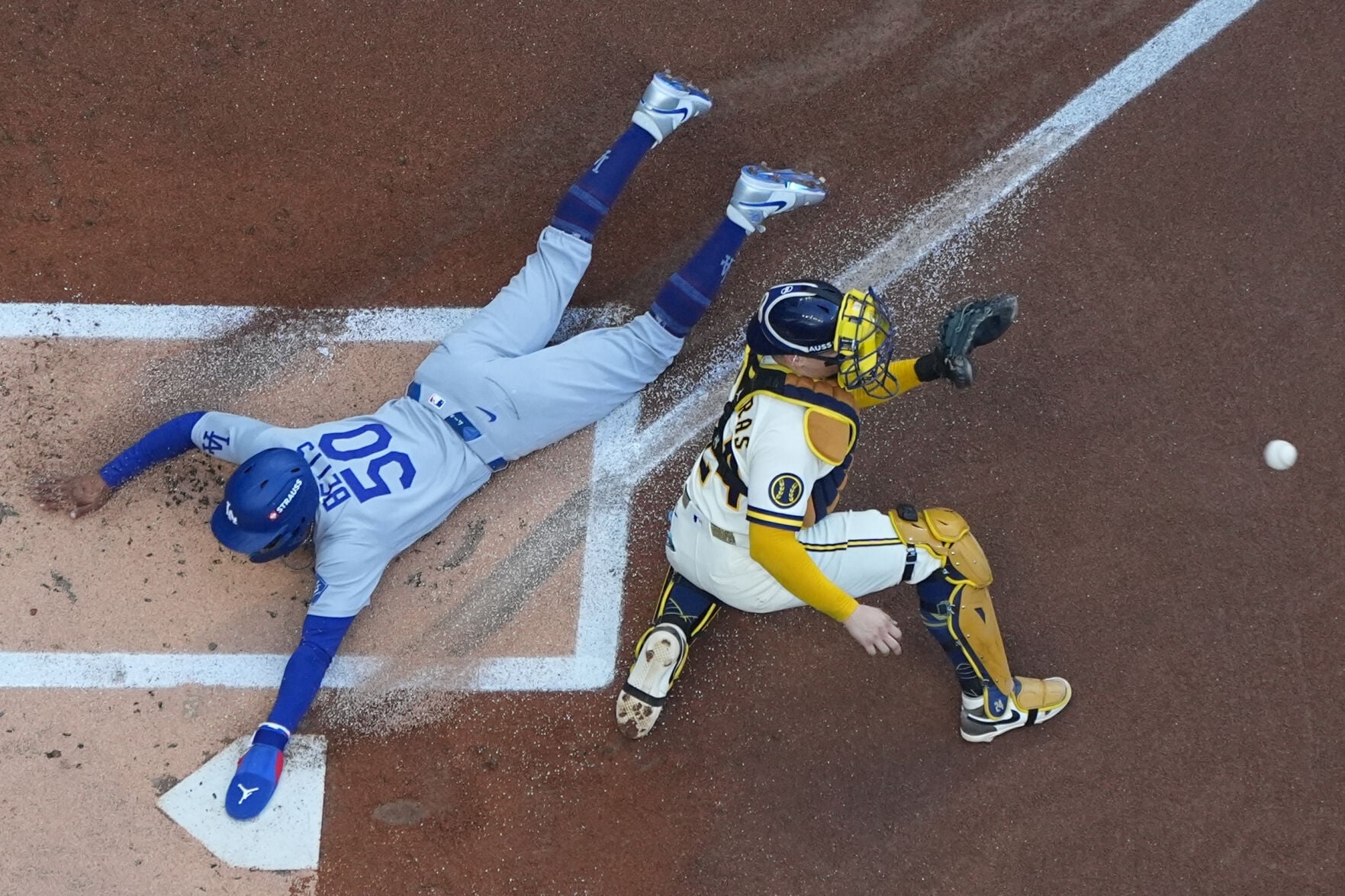Contreras delivers and Milwaukee's bullpen shines as the Brewers