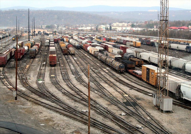 CSX Sees Profits Falling Through Year's End As Freight Volume Slows ...