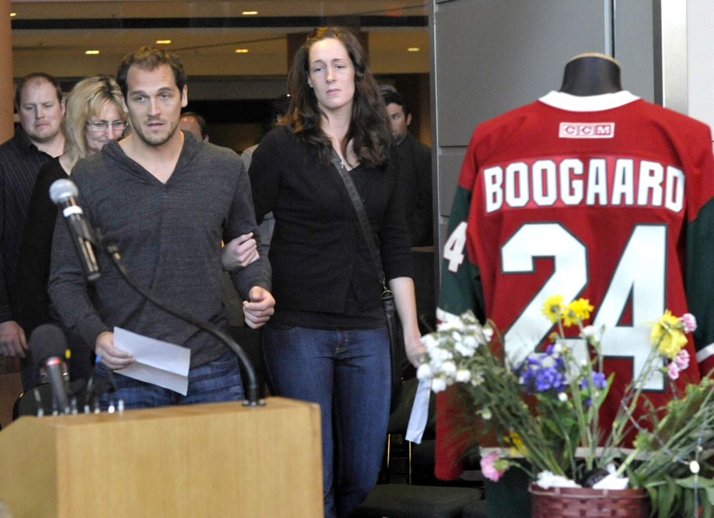 Derek Boogaard, a New York Rangers enforcer, found dead in apartment at age  28 
