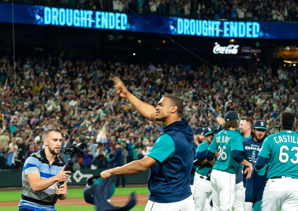 Mariners roll into playoffs after win vs. Tigers