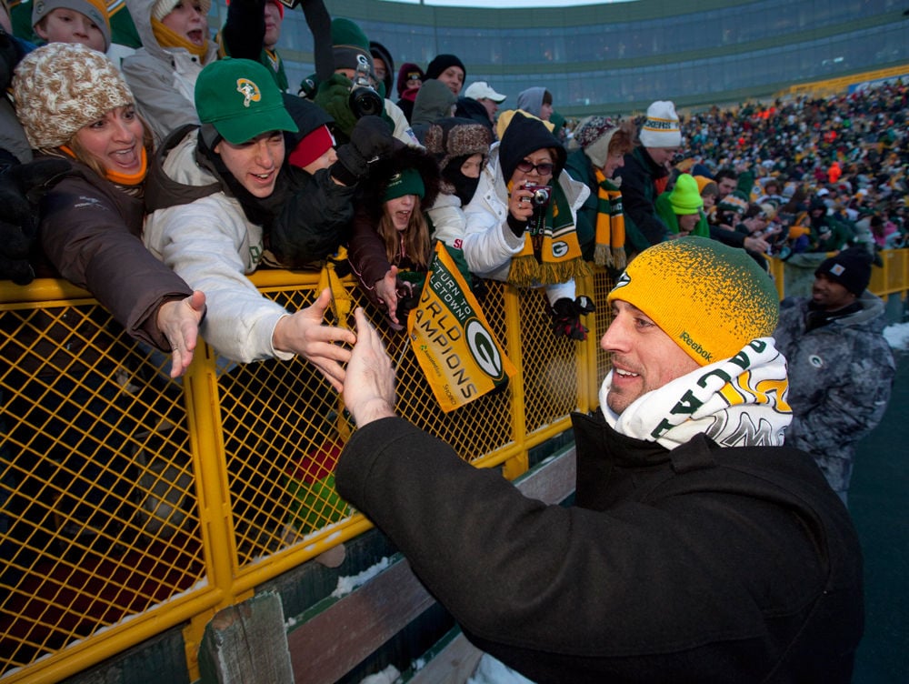 Fans celebrate Packers win with final tailgate party