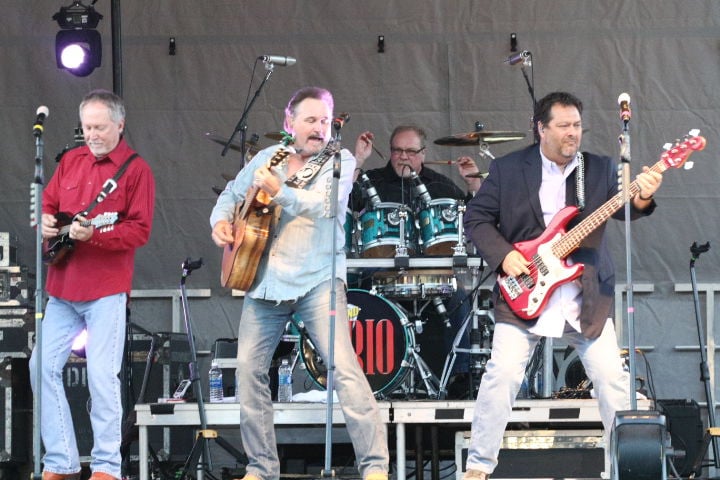 GALLERY Diamond Rio helps open Weimer Chevrolet News times-n