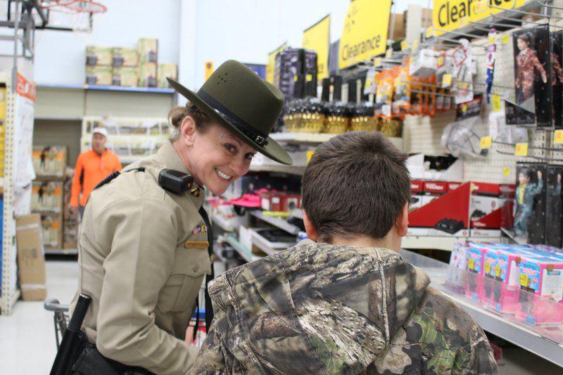 Police Providing Presents Helps Garrett Children Community Times News Com