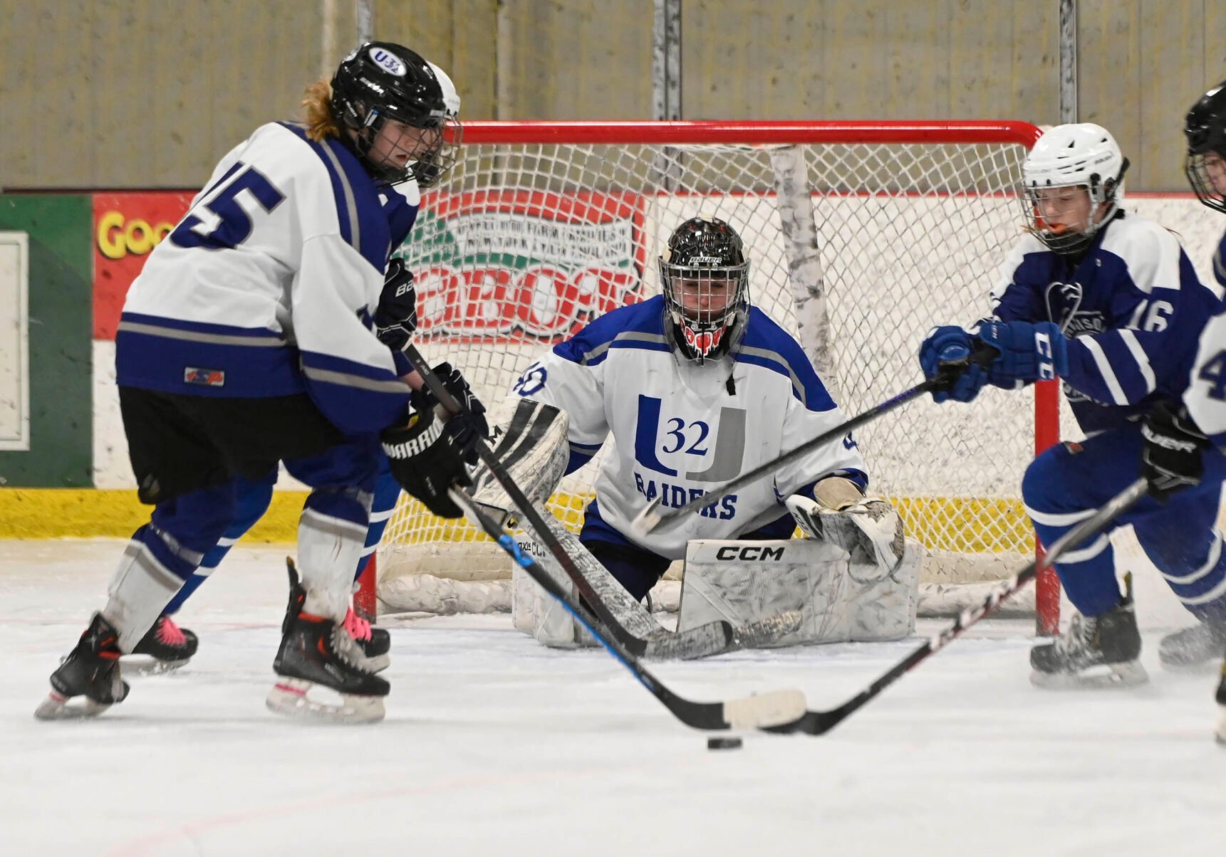 Hockey Roundup Tringe leads Raiders past Thunderbirds Slider