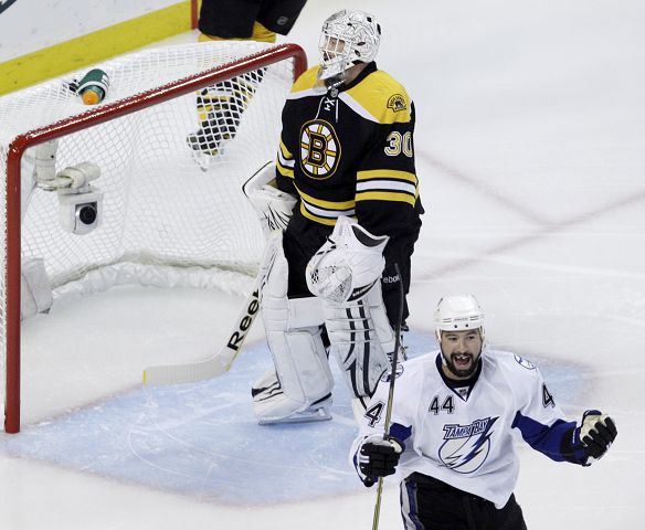 Lecavalier's two goals lifts Lightning to win