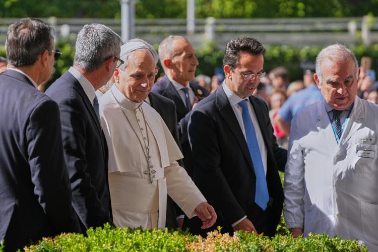 Roman Tim's Pope Leo XIV arrives at Rome's Gemelli hospital ahead of surgery to ...
