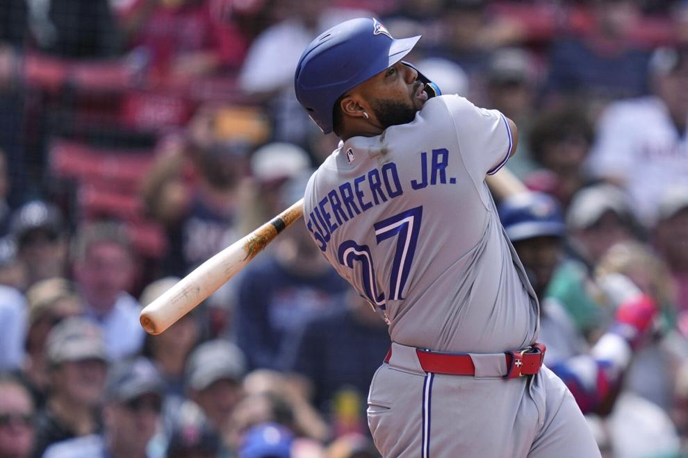 Valenzuela hits go-ahead double in Blue Jays' win over Red Sox