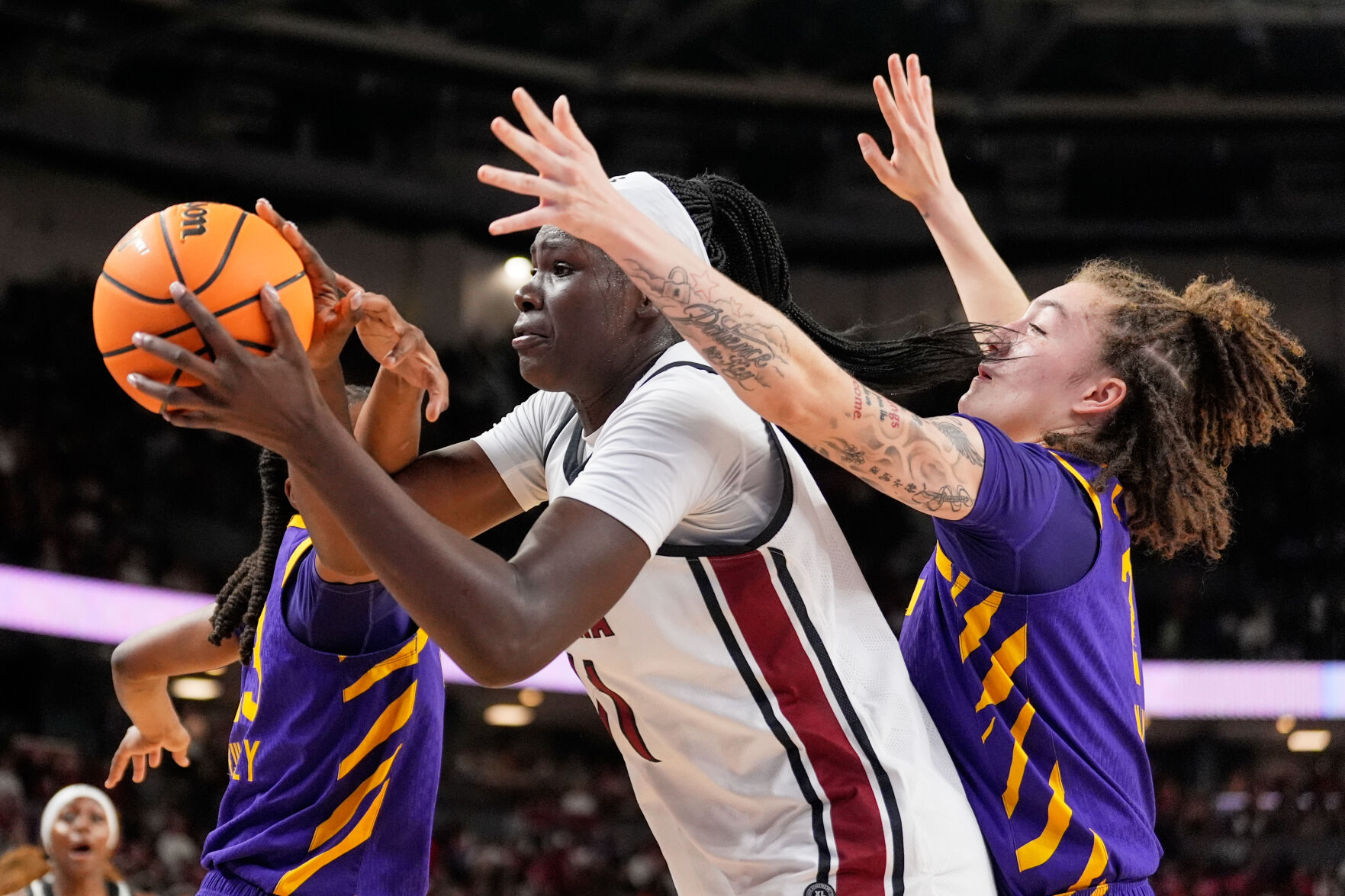 No. 3 South Carolina beats No. 6 LSU 83-77 to reach the SEC Tournament ...