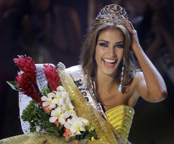 Miss Venezuela takes Miss Universe crown