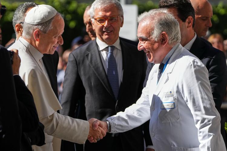 Roman Tim's Pope Leo XIV arrives at Rome's Gemelli hospital ahead of surgery to ...