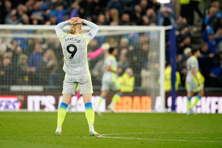 Man City's last-gasp draw at Everton hands Premier League momentum to ...