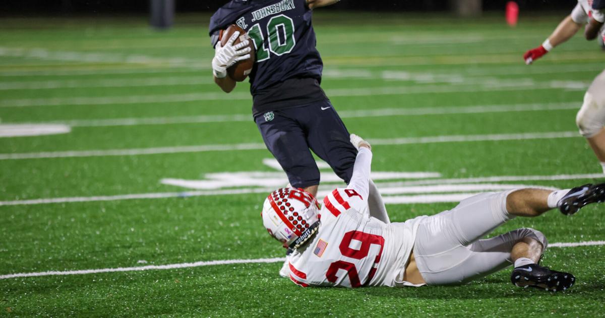 Football crowns on the line | Slider Football crowns on the line | Slider