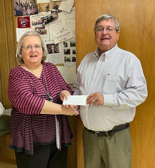 Faugn accepts donation from Akridge Farm Supply
