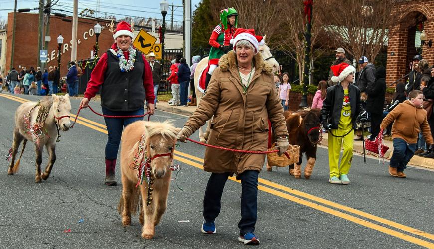 Appomattox holds 30th annual Christmas parade, lighting ceremony News