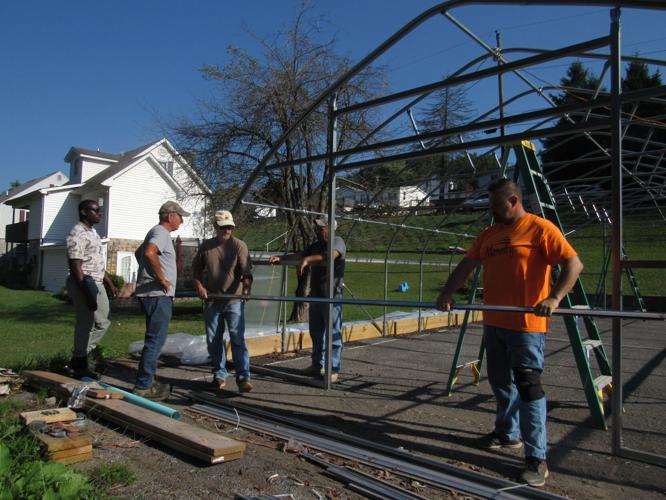 Pleasant Valley Elementary builds ‘high tunnel’ to teach kids about