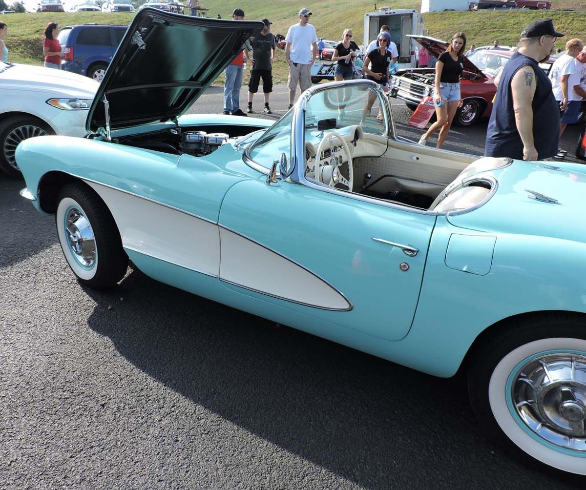 Hundreds Attend Eldora Raceway Reunion To See Classic Cars Tracks