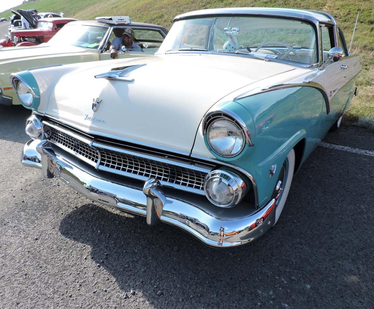 Hundreds Attend Eldora Raceway Reunion To See Classic Cars Tracks