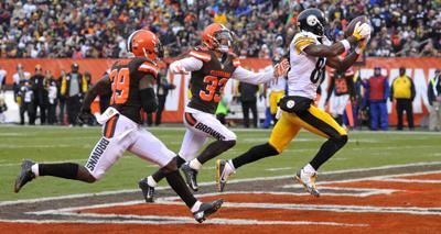 Browns dominate Steelers for first playoff win in 26 years