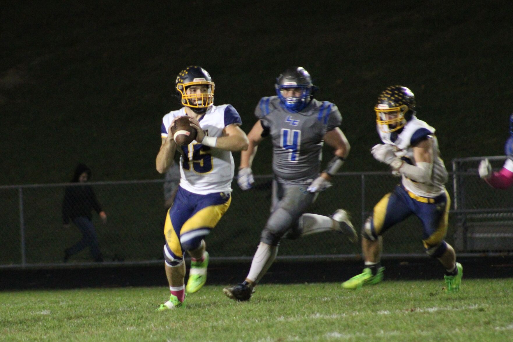 East Fairmont Makes Stunning Comeback to Defeat Lewis County 35-34 in High-Stakes Clash