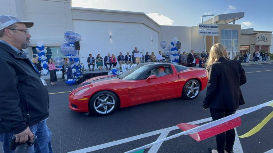 Boscov's officially opens department store at Bridgeport's Meadowbrook