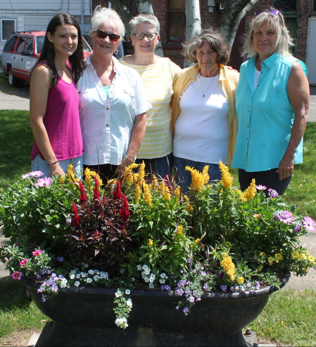 Mansfield Garden Club beautifies downtown for 60 years, pic