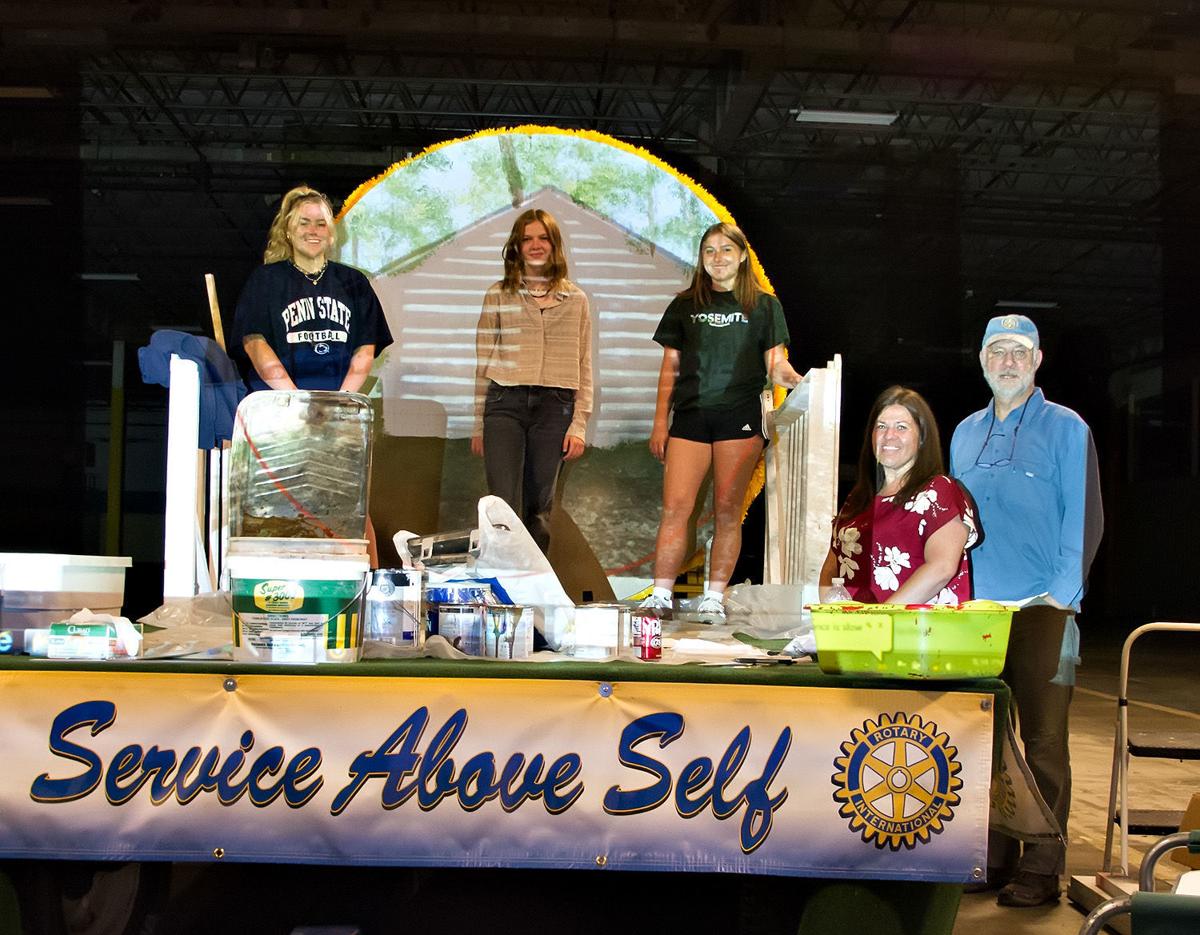 Students paint parade float