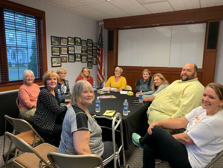 Committee finalizes library auction plans