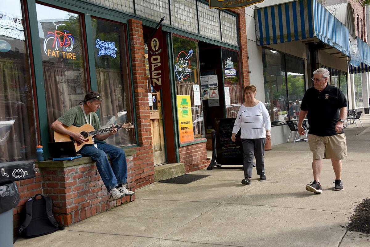 Impromptu concert welcomes visitors