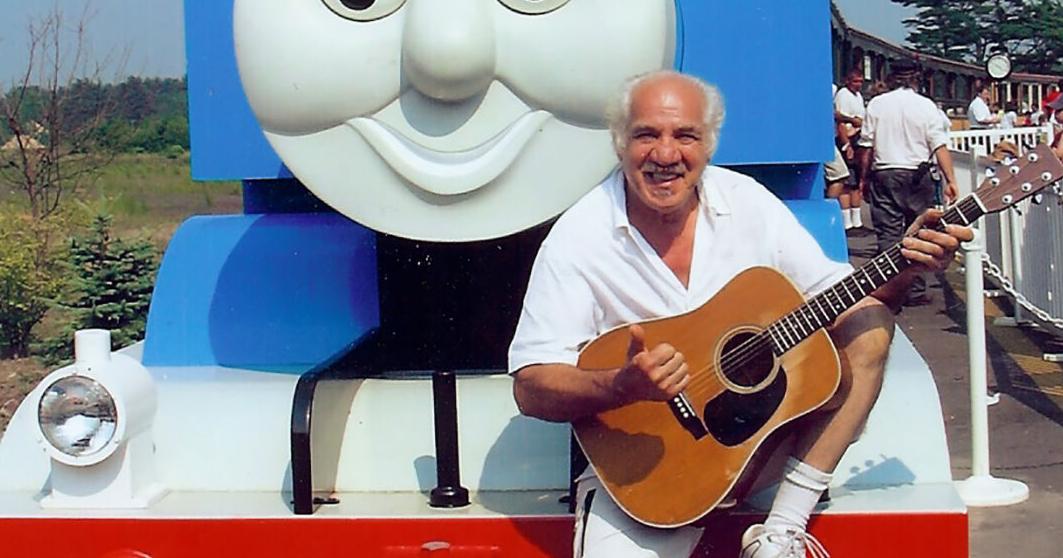 Local musician to play holiday songs for Little Beans