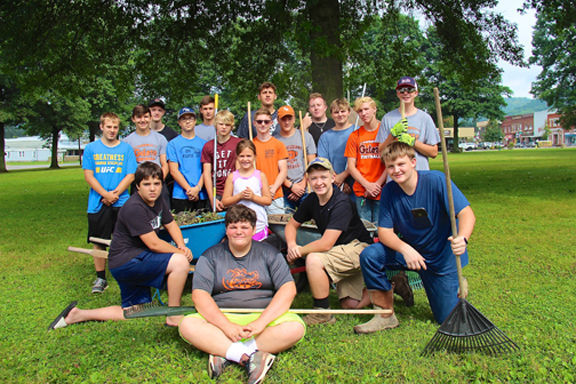 Gator Football team helps community