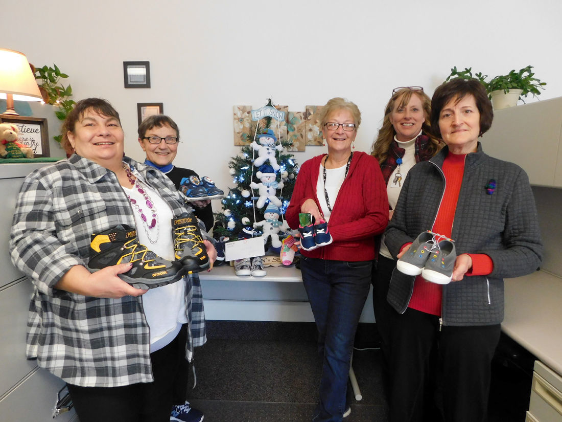 Head Start gives to Shoe Bank