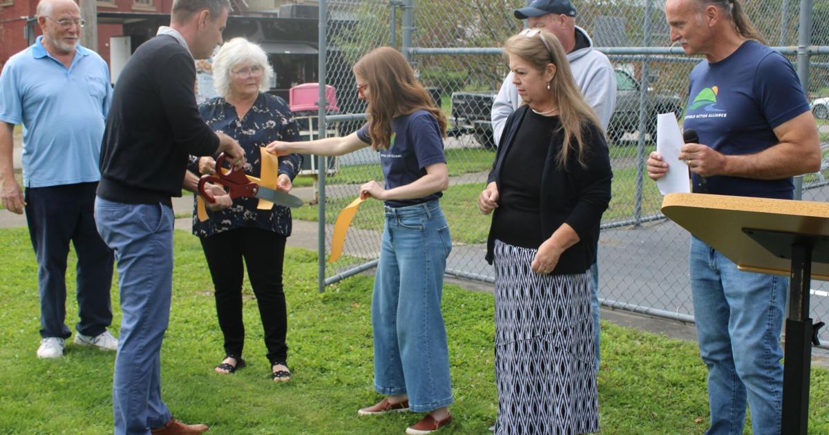 Article Form Community WAA cuts ribbon on rehabbed Davis Park court | Community ...