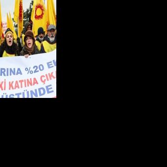 'We can't make ends meet': civil servants protest in Ankara