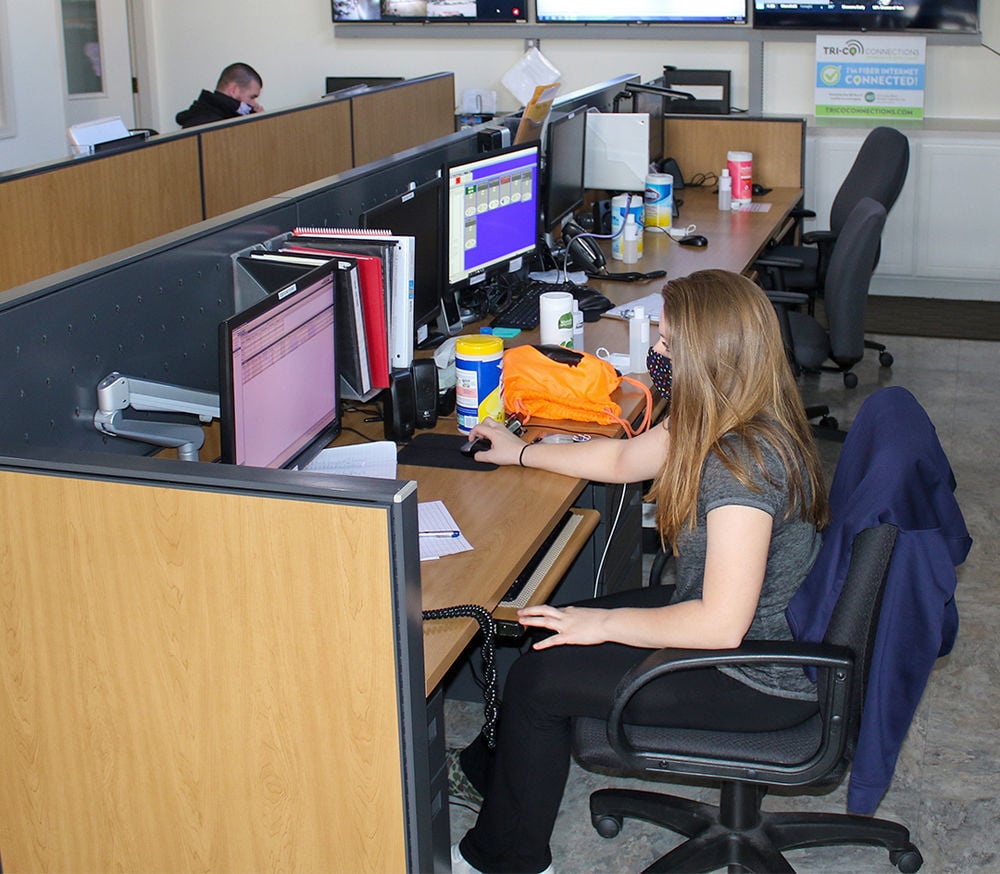 Call Center staff answers questions