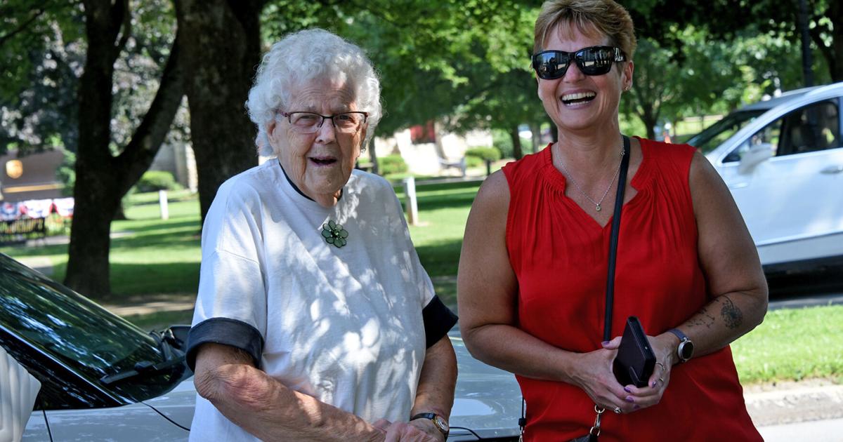 Courthouse bench dedicated in memory of ‘fourth commissioner'